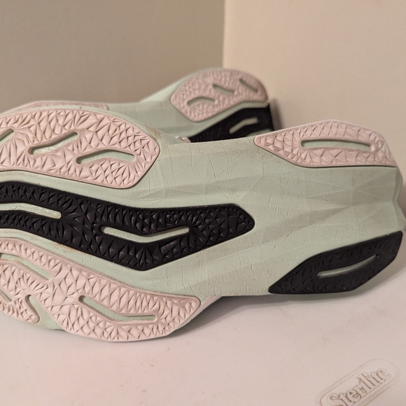 New Balance Fuel Cell Rebel V4 Men 10 With Box - Picture 6 of 11